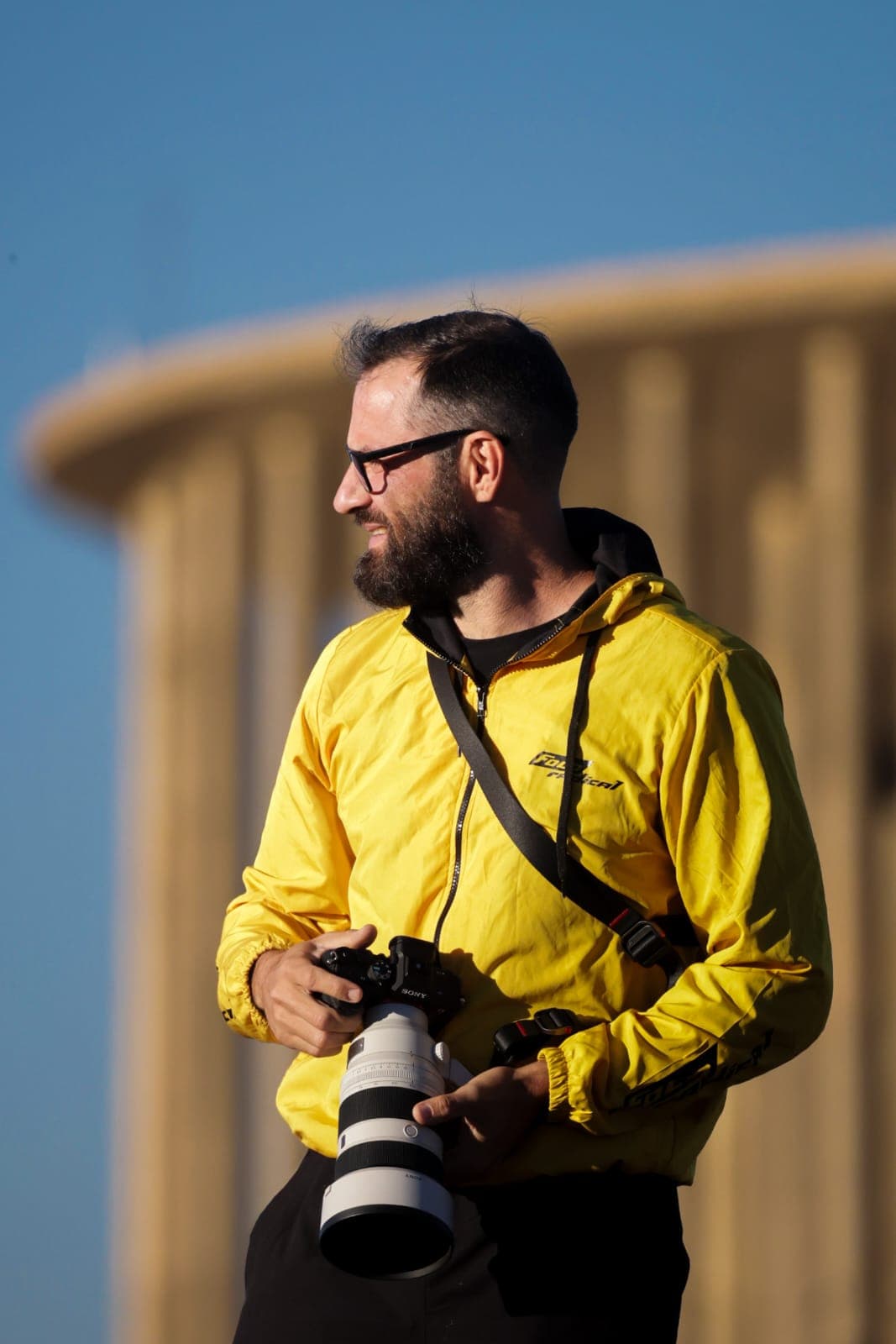 Raphael Azevedo fotografando uma prova esportiva